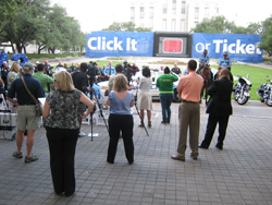 HPD Reminds Motorists to "Buckle Down and Buckle Up"